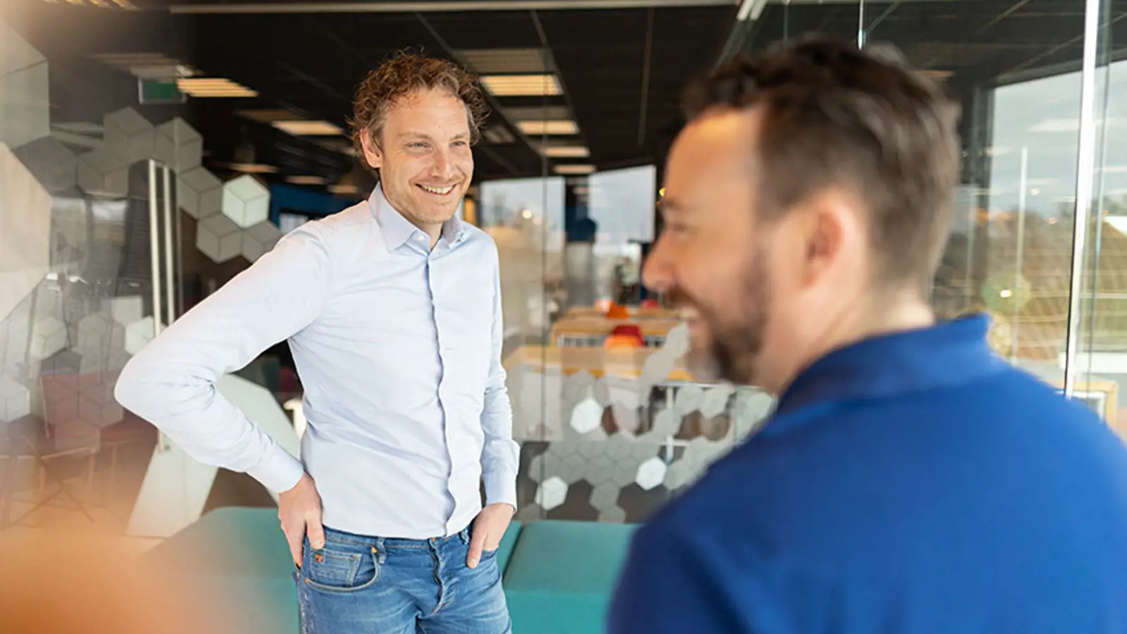 Martijn en Roland in vergaderruimte