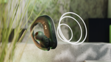 JBL Endurance Peak 3 oortje met visuele geluidsgolven
