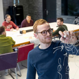 Projectmanager Coördineert Uitvoering Creatief Project
