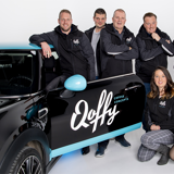 Qoffy Team bij auto