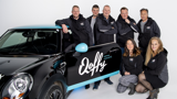 Qoffy Team bij auto