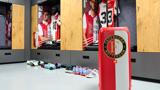 Gepersonaliseerde Feyenoord JBL Partybox in de kleedkamer