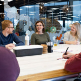 Team Alientrick Bespreekt Ideeën Voor Motion Design